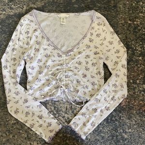 H&M White Crop Top With Floral Print And Lettuce Cut Sleeves Size Medium